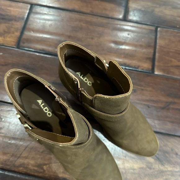 Aldo Urionia Camel Almond Toe Ankle Suede Booties Gold Buckle - Picture 2 of 8